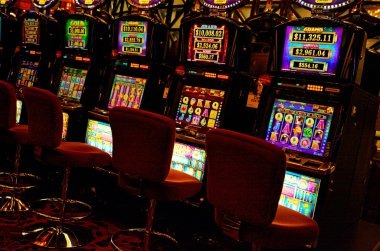 hana slot mobile app interface showing Liga 1 markets and live-dealer tables